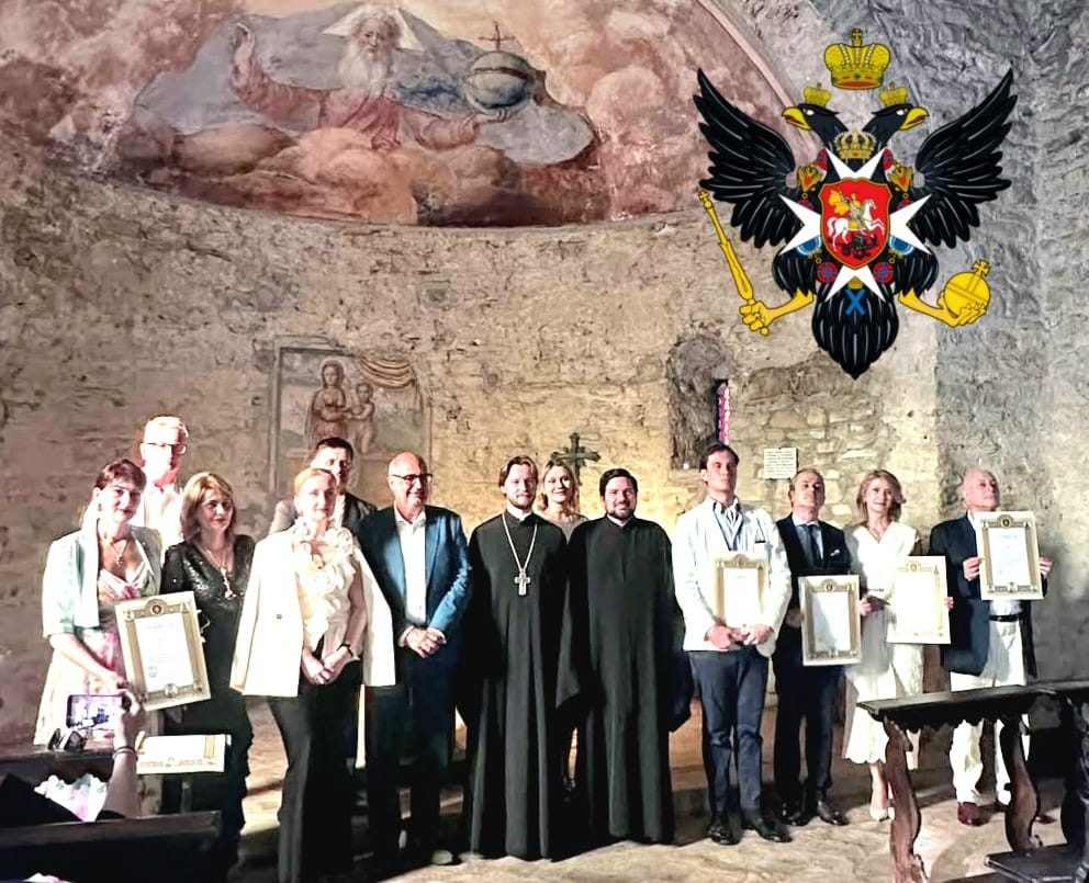 Cerimonia del Circolo con lo stemma imperiale russo